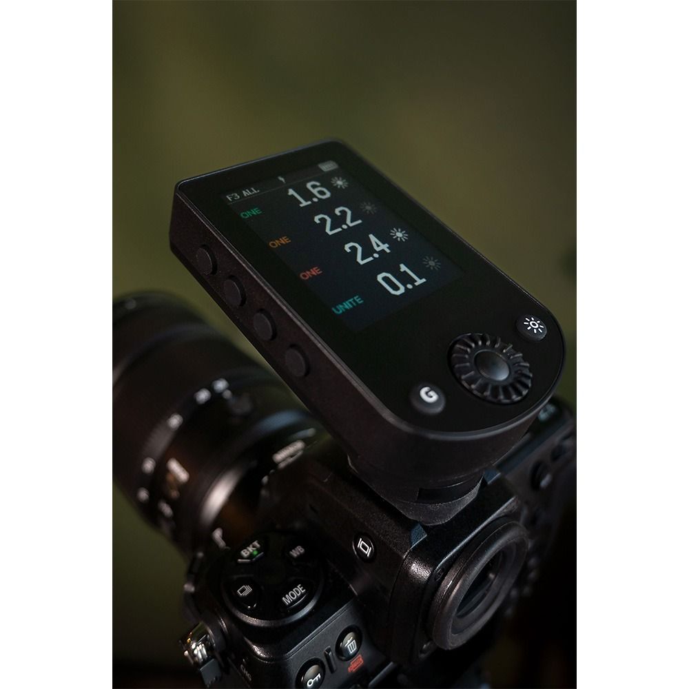 Elinchrom Transmitter Pro X - Nikon - ambient lifestyle on camera 